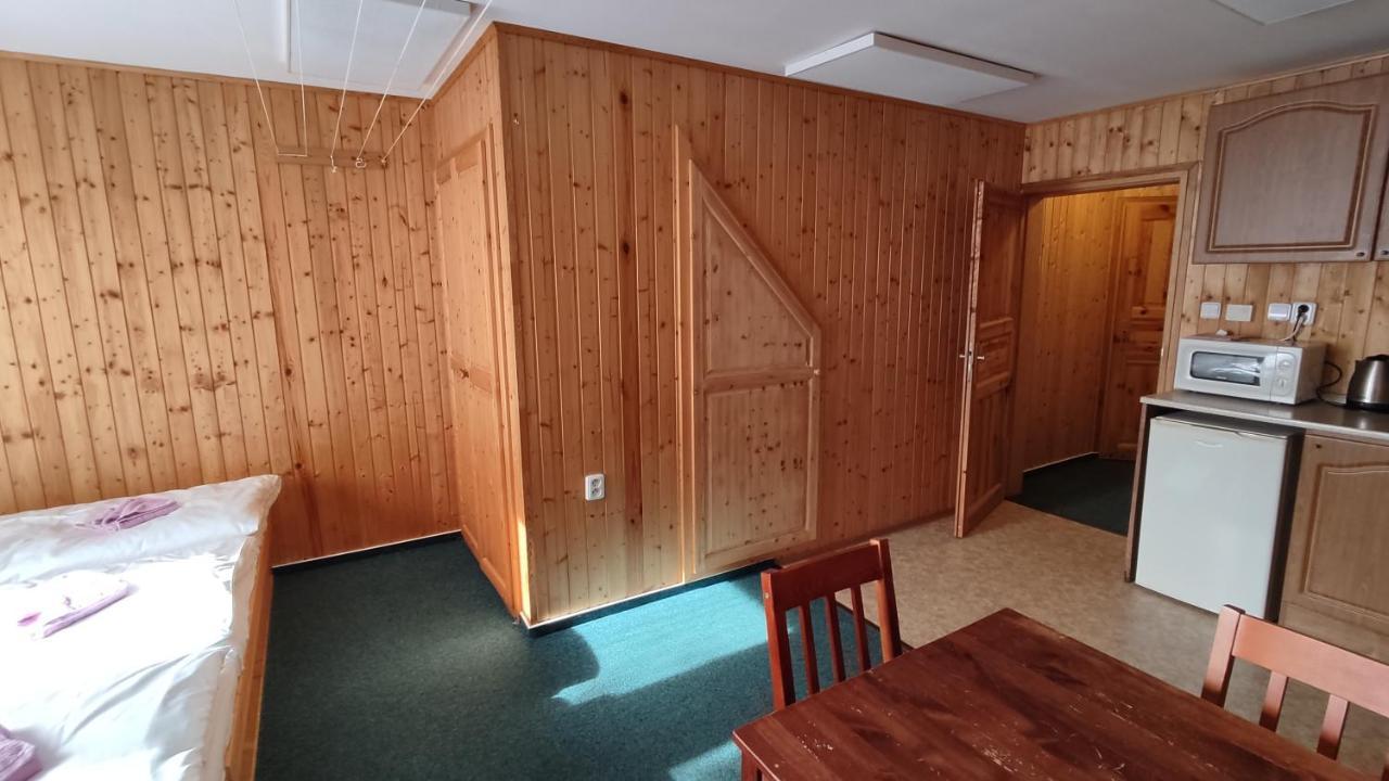 Penzion Apartmany Aninka Mariánská エクステリア 写真